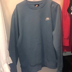 Nike sweater for men in really good condition/blue